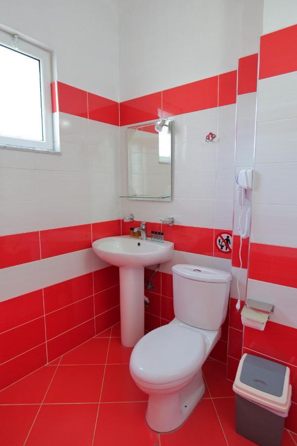 Hotel Seahorse à Ksamil Extérieur photo